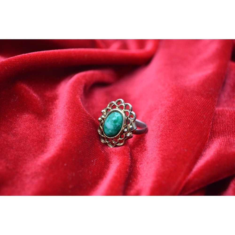 Vintage Green Stone Costume Jewelry Ring size 9